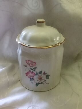 vintage house of webster biscuit jar with Gold Trim
